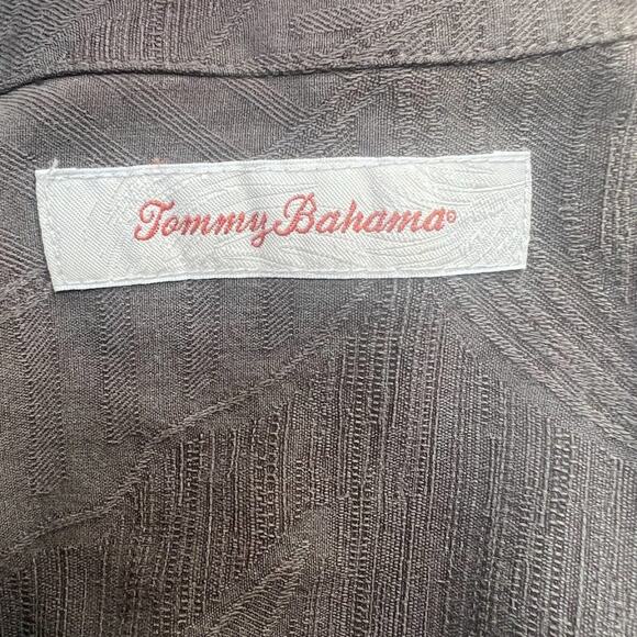 Tommy Bahama Short-sleeve Button-up Collared Shirt with Palm Tree Print. XL. - Picture 4 of 11